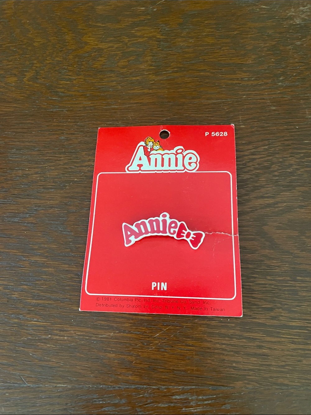 Little orphan Annie 1981 lapel pin